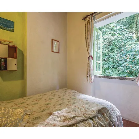 Two-bedroom Holiday In Colares, 신트라