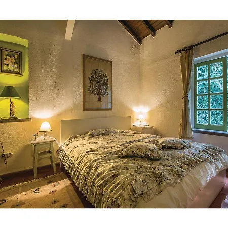 Two-bedroom Holiday In Colares,